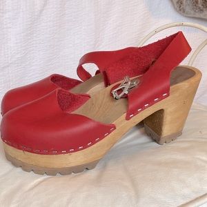 Groovy Clogs